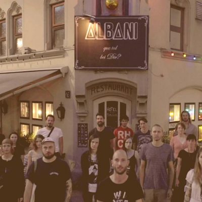 Albani-Serious-SRF-spaet.00_19_37_17.Standbild007-antique