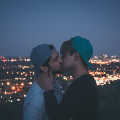 Gay_Couple_Kissing