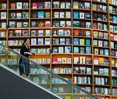 Bibliothek_Rolltreppe_Quelle_Pixabay