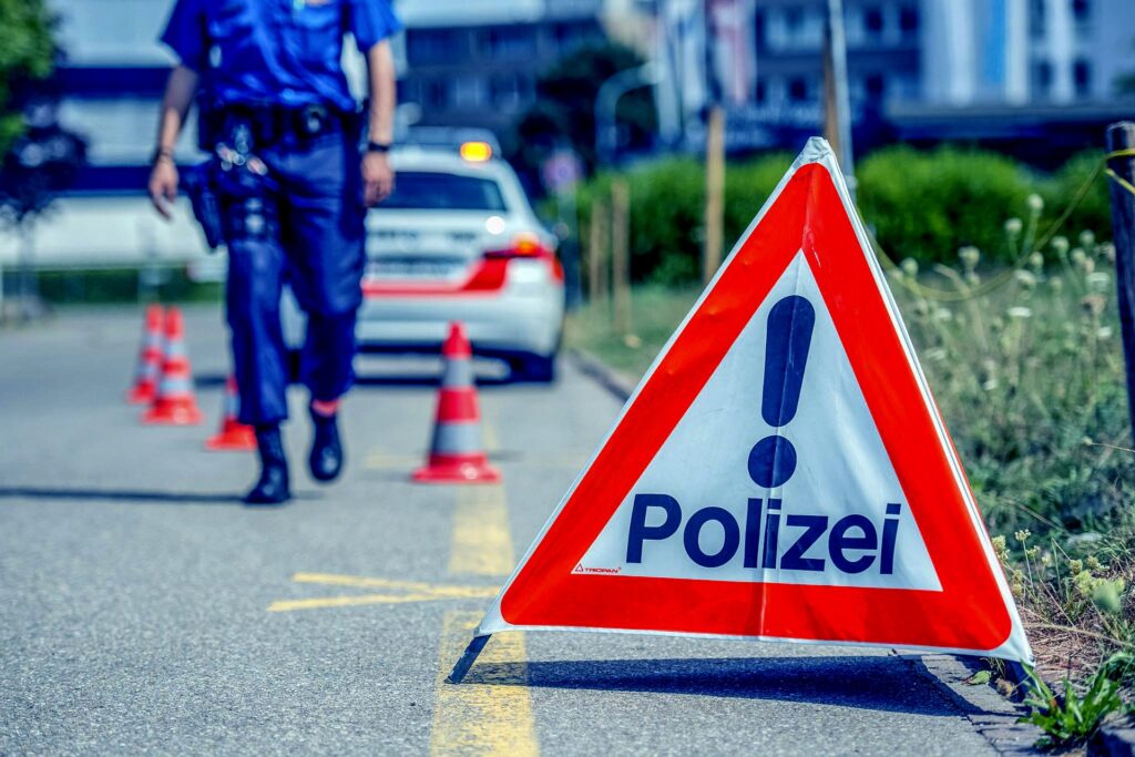 Ohne Pass soll man sich in Zukunft nicht mehr bei der Polizei bewerben können – warum?