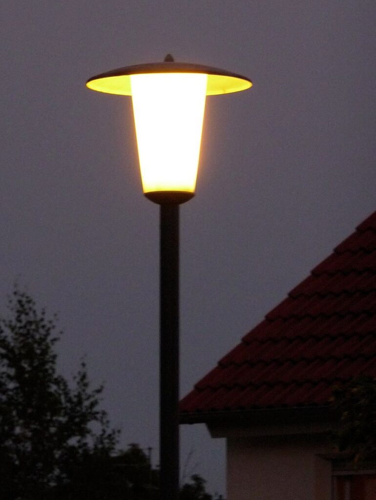 Die Stadt Winterthur setzt bei der Strassen Beleuchtung auf LED. Sie haben nicht nur das wärmere Licht sondern verbrauchen bis zu 80% weniger Strom.