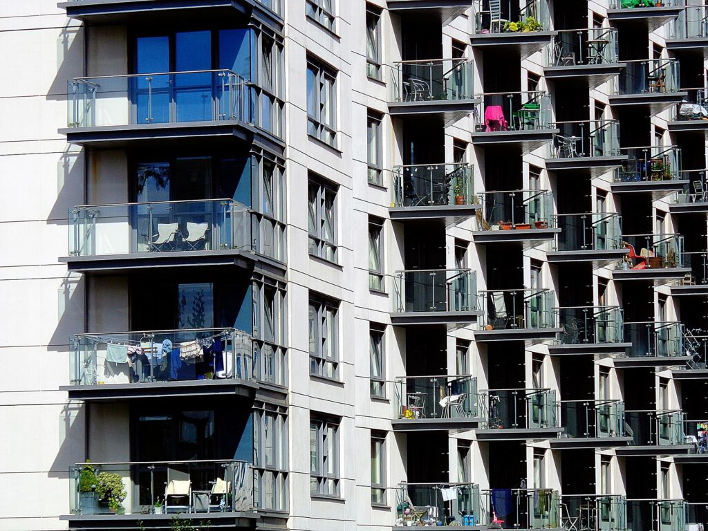 Knapper Wohnraum, höhere Zinsen, teurere Wohnungen: Womit (Ver-)Mieter*innen in Winterthur zu kämpfen haben.