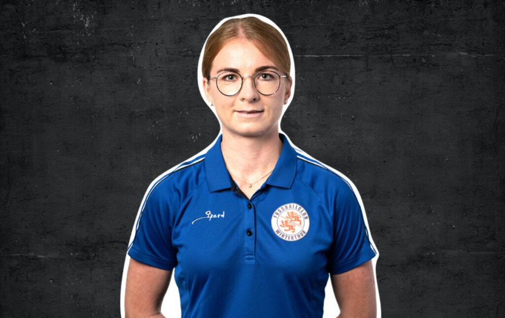 Am Sonntag beginnt die Rückrunde der Saison für die Frauenmannschaft vom FCW und nach dem Abstieg letzte Saison ist das Ziel klar: Die Rückkehr in die Nati B!
Ein Gespräch mit Cheftrainerin Adrienne Krysl.