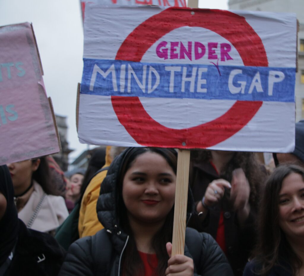 Junge Frauen sind progressiv, junge Männer hingegen konservativ - aber wieso?