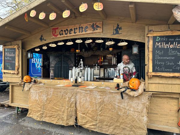 Von Hexen und Kriegern über Goldschmiede bis hin zu Folterinstrumenten und Gruselshops. 
Der vierte Mittelaltermarkt in Winterthur.