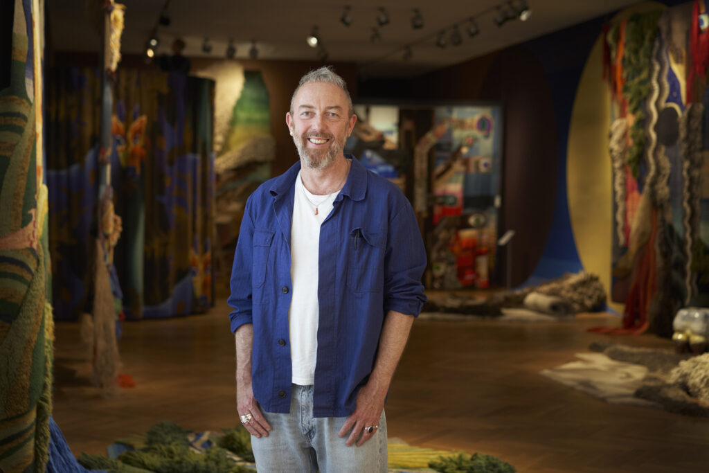 Christoph Hefti ist einer der drei Künstler:innen, die in der aktuellen Ausstellung des Gewerbemuseum Winterthurs präsentiert werden.
