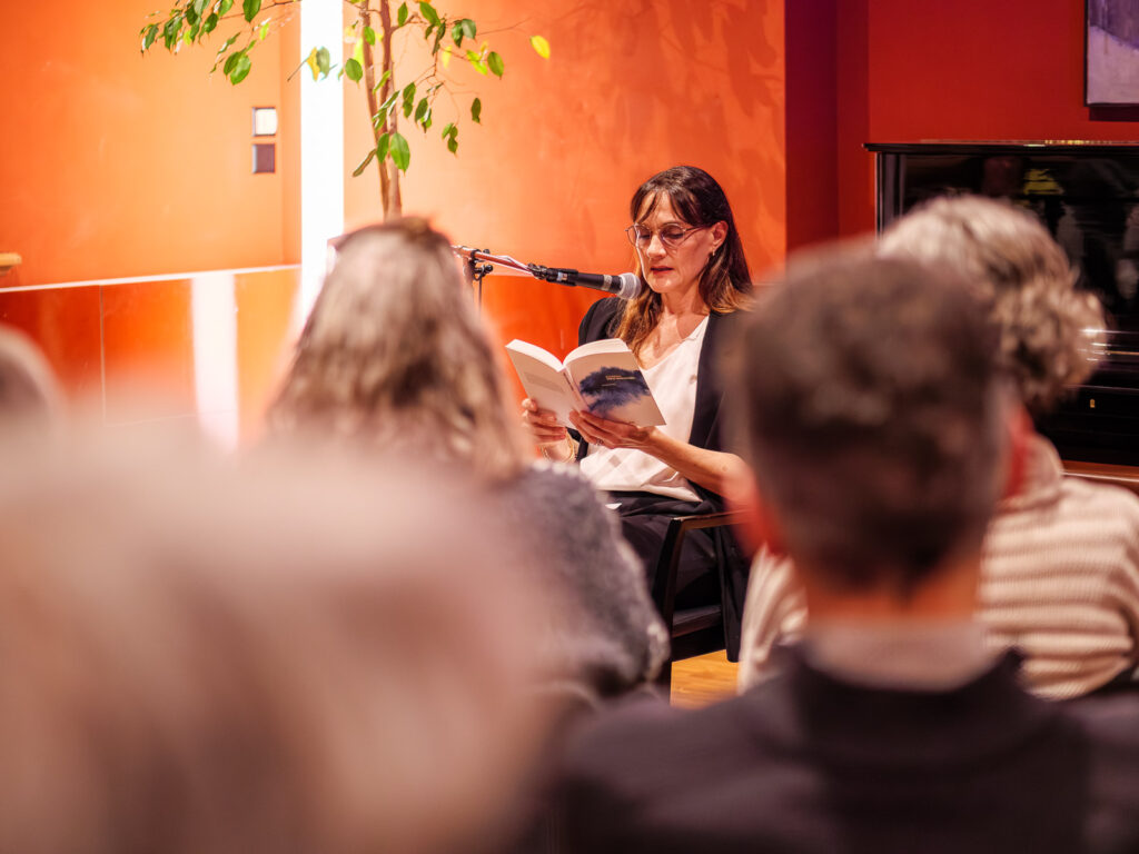 Und zwar von der Autorin Eva Ashinze.