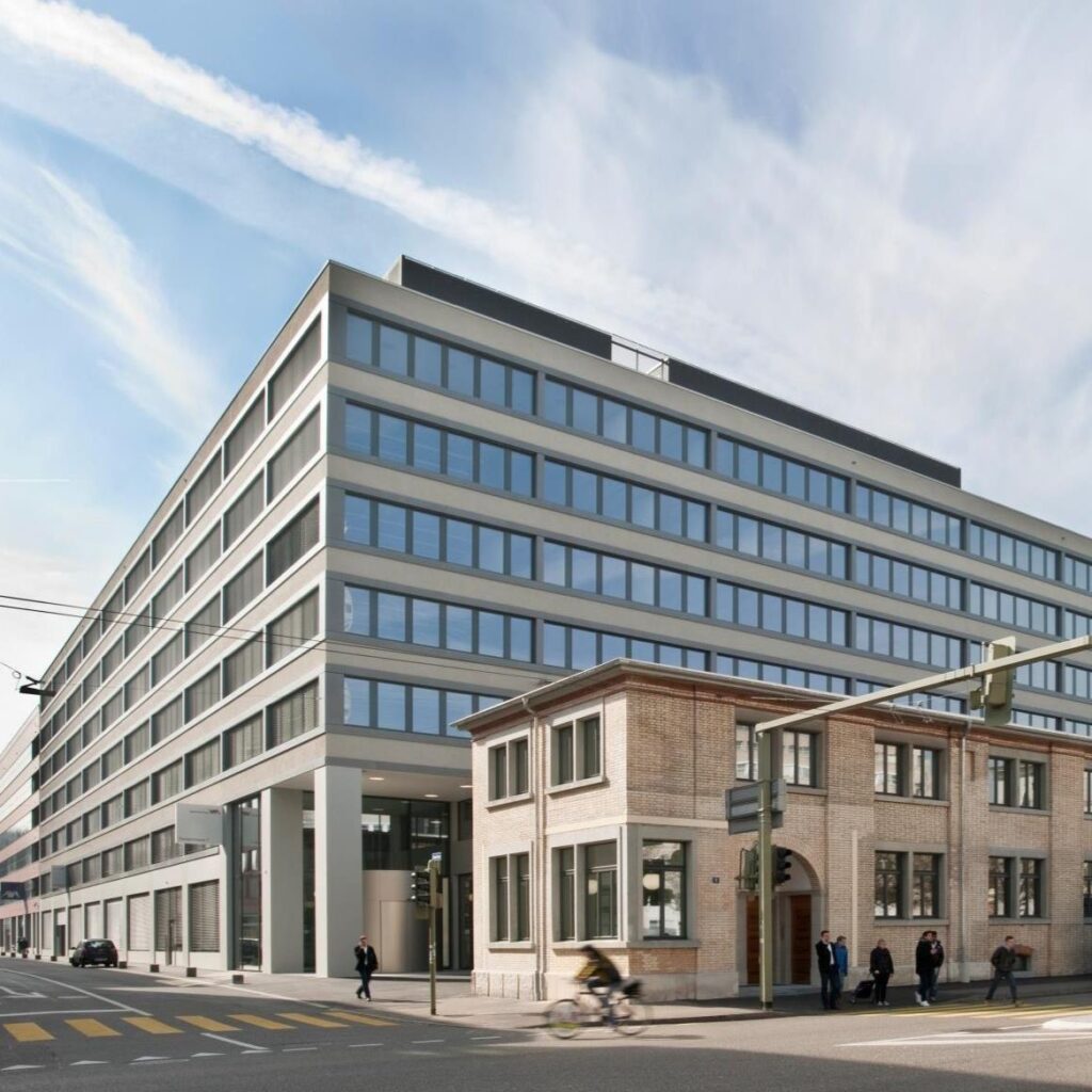 Raffael Sigron spricht mit Stadtrat und Vorsteher des Departements Nicolas Galladé über die neue Bildungsstrategie.