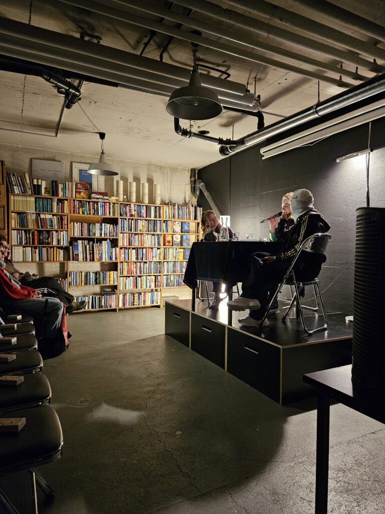 Die Buchhandlung des Jahres 2025 empfing am Donnerstag 19. Februar hohen Besuch der Schweizer Literaturszene.