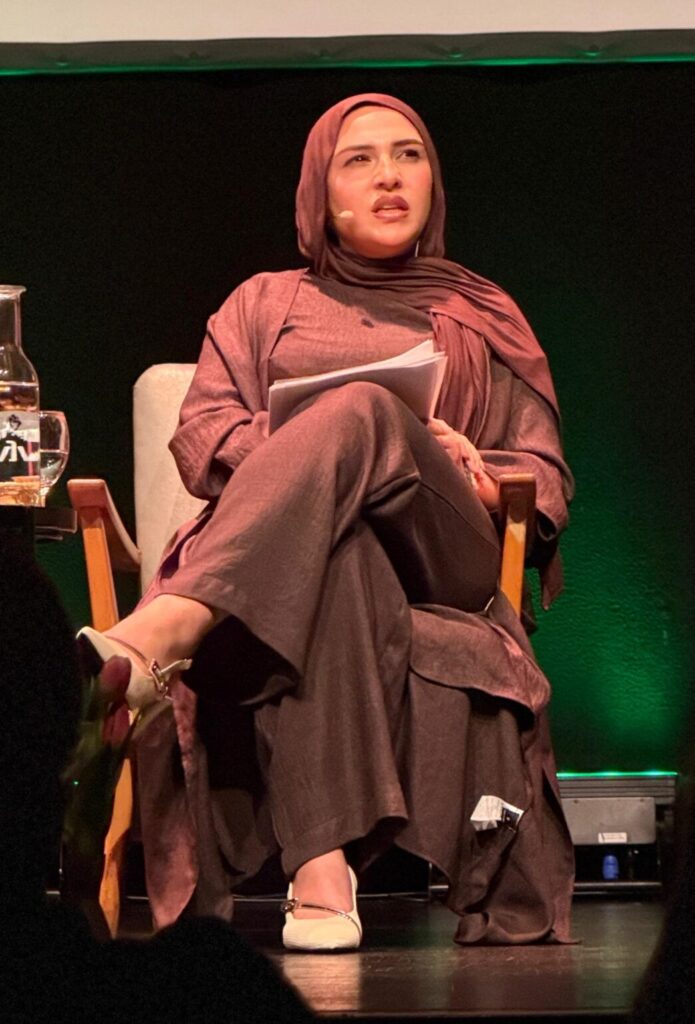 Unsere Sendungsmachende Nour Al-Abdullah sprach ihre Gedichte bei uns ein und erzählte ihre persönlichen Einblicke dazu.